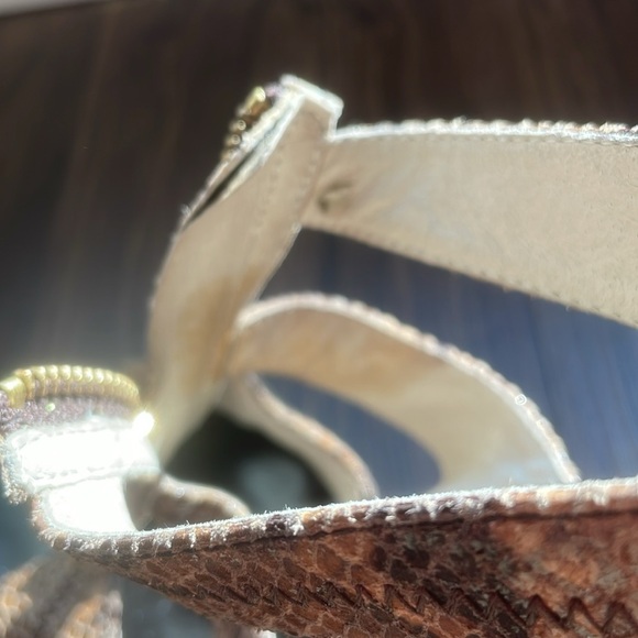 Michael Kors Berkley Leather Snakeskin Zippered
T-Strap Peep Toe Heels Size 8 - Picture 9 of 9